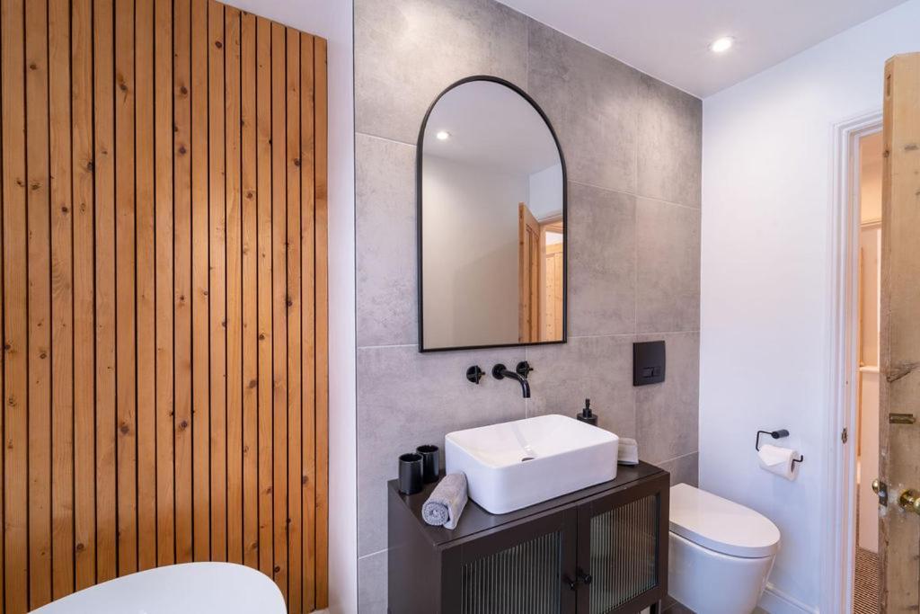 Elegant 3 Bedroom Home In The Centre Of Cheltenham Exteriör bild