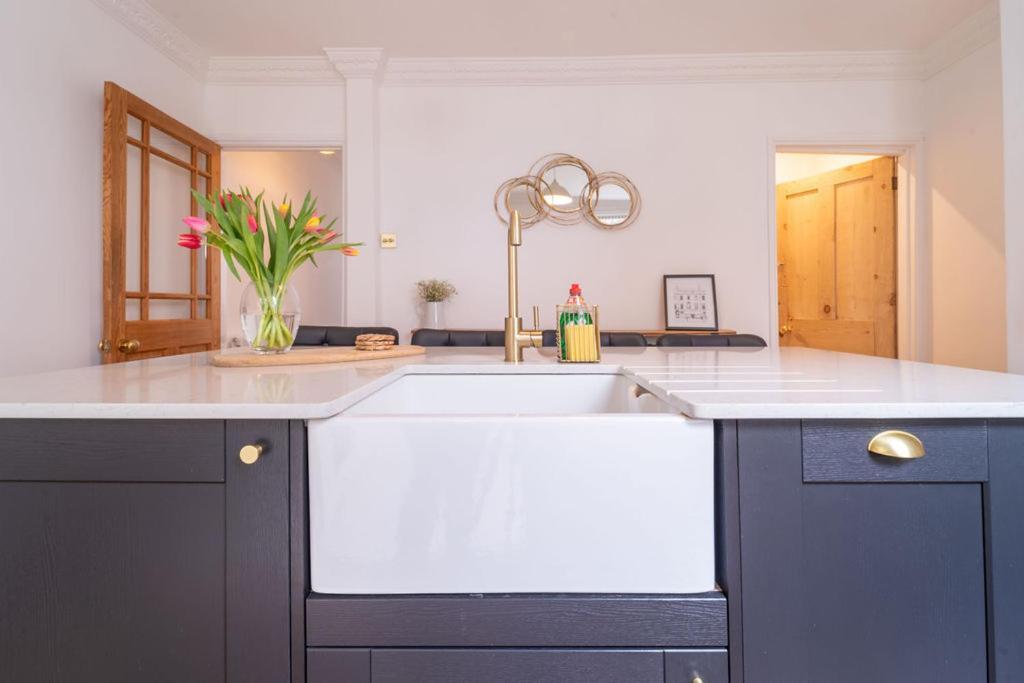 Elegant 3 Bedroom Home In The Centre Of Cheltenham Exteriör bild