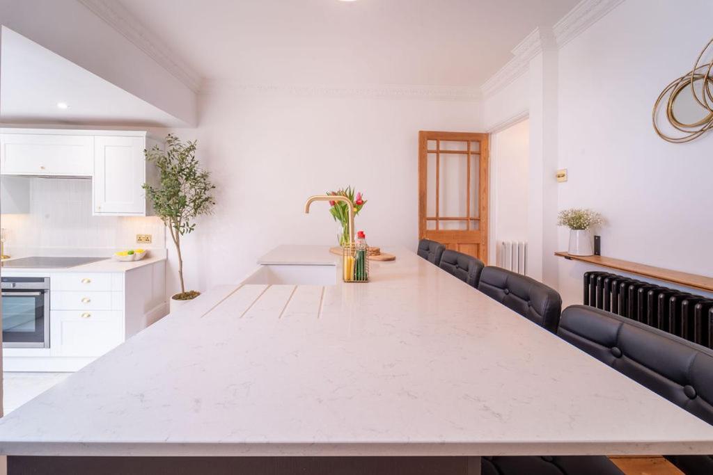 Elegant 3 Bedroom Home In The Centre Of Cheltenham Exteriör bild