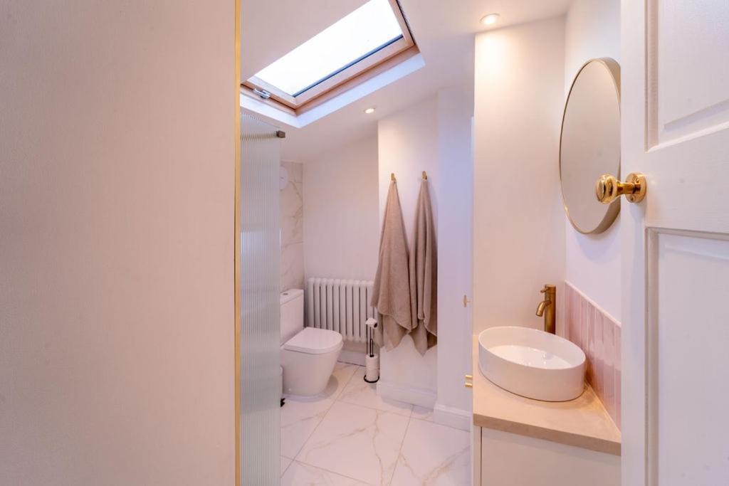 Elegant 3 Bedroom Home In The Centre Of Cheltenham Exteriör bild
