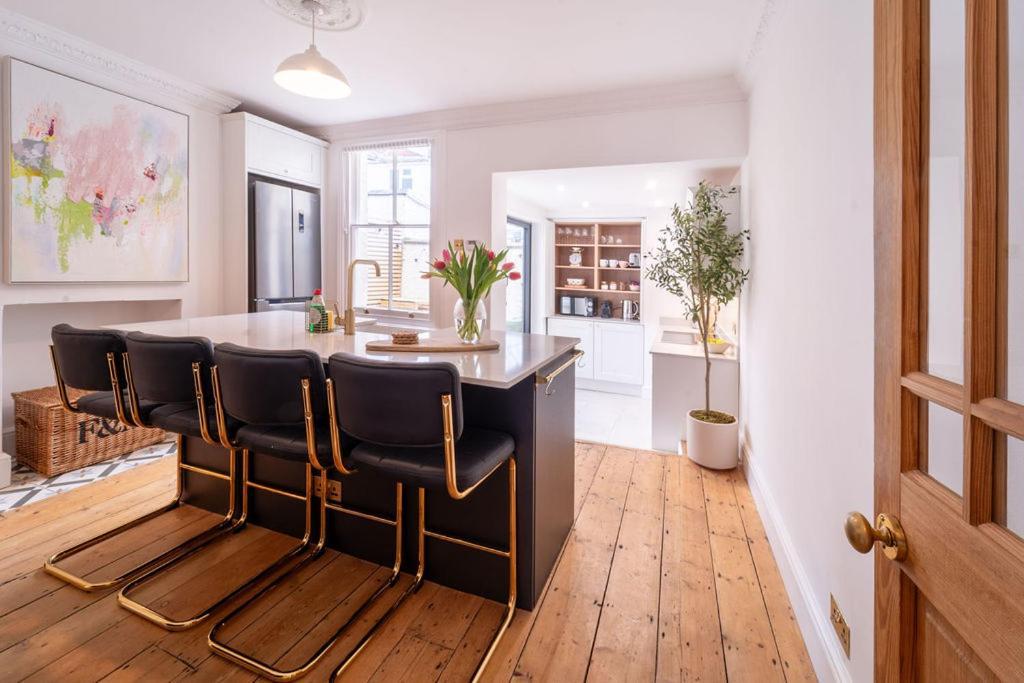 Elegant 3 Bedroom Home In The Centre Of Cheltenham Exteriör bild
